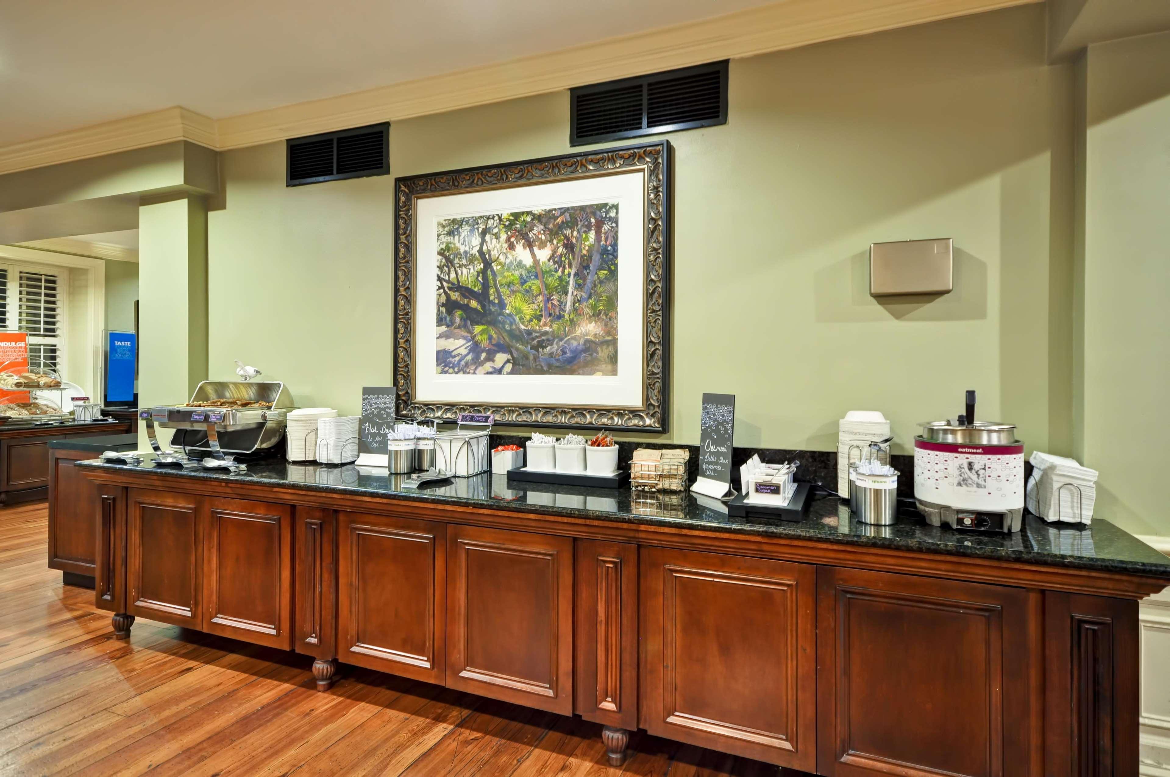 Hampton Inn Charleston-Historic District Bagian luar foto