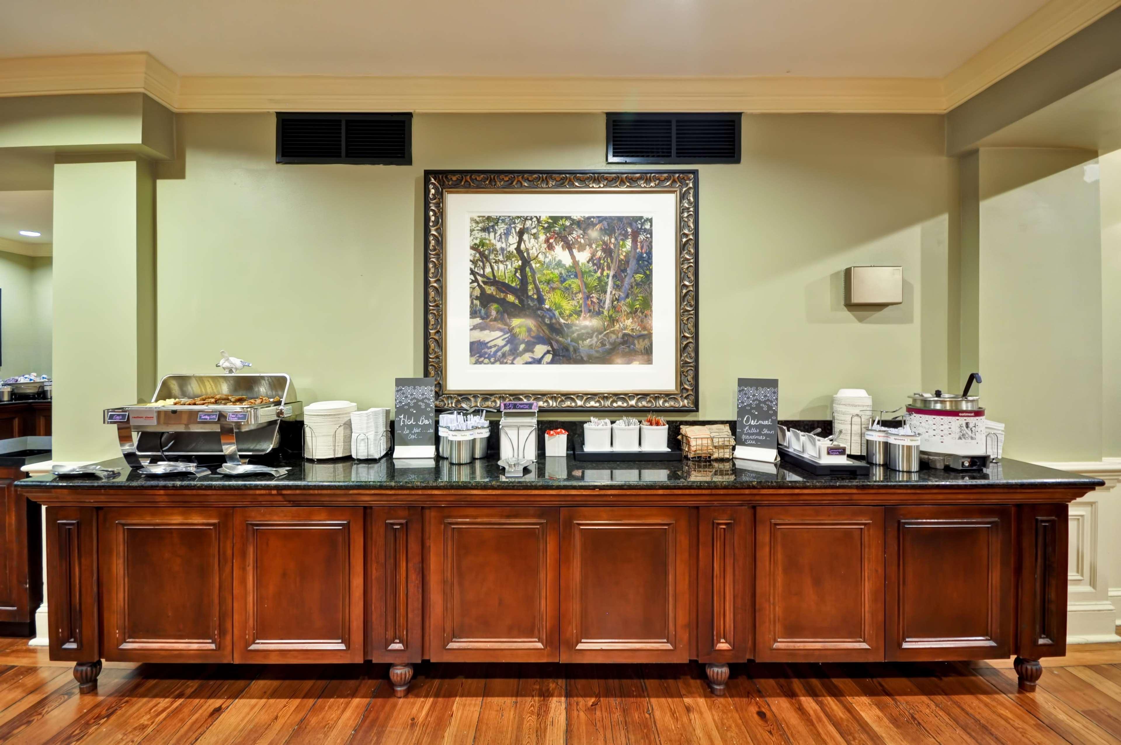 Hampton Inn Charleston-Historic District Bagian luar foto