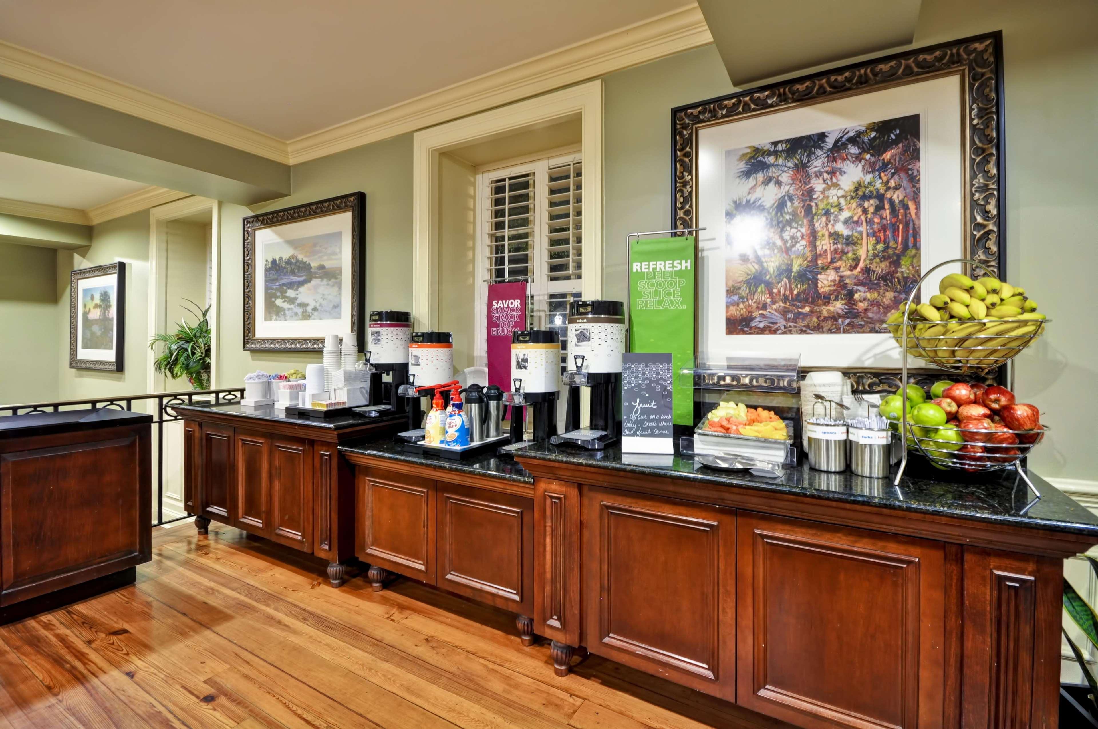 Hampton Inn Charleston-Historic District Bagian luar foto