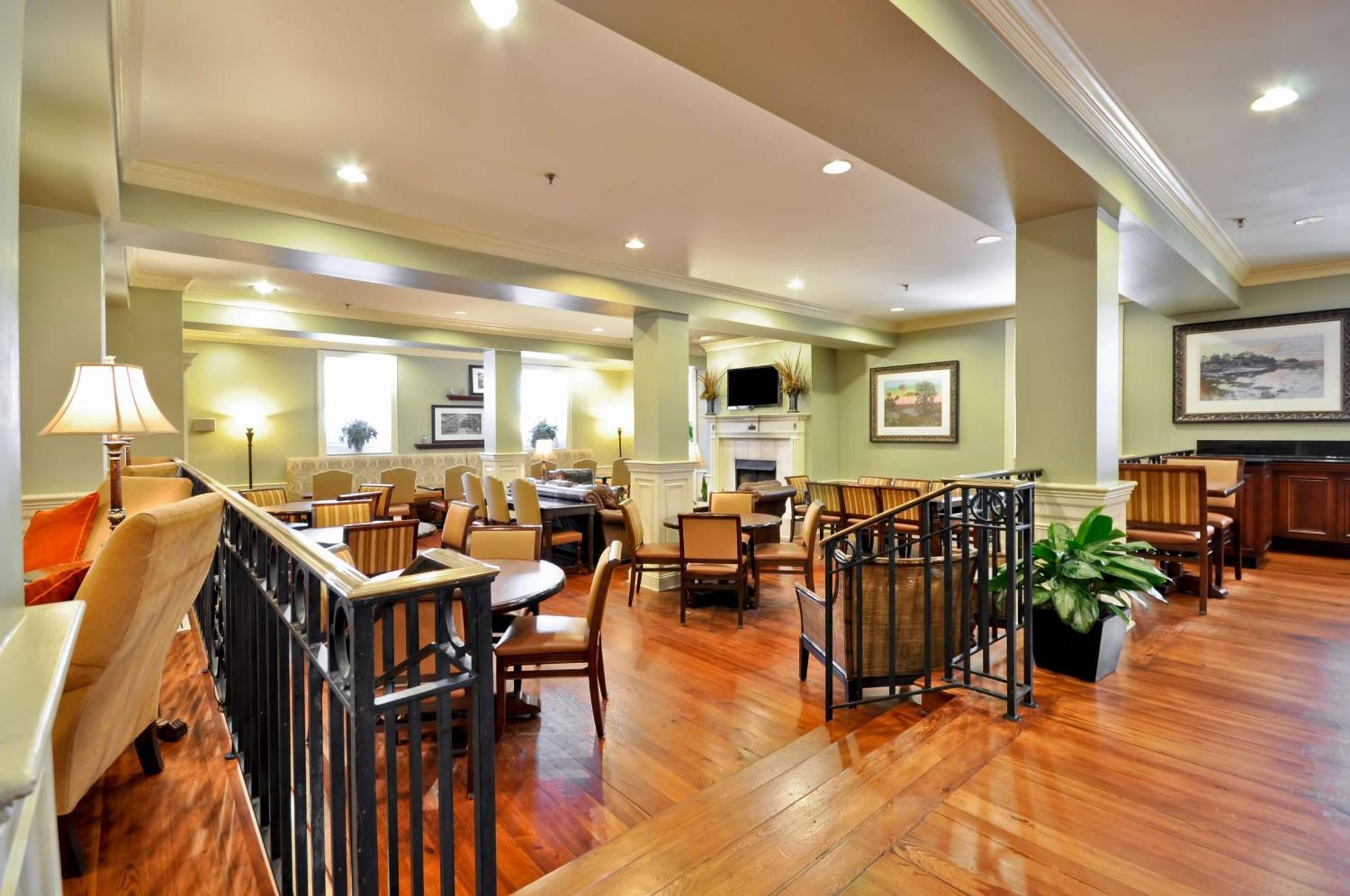 Hampton Inn Charleston-Historic District Bagian luar foto