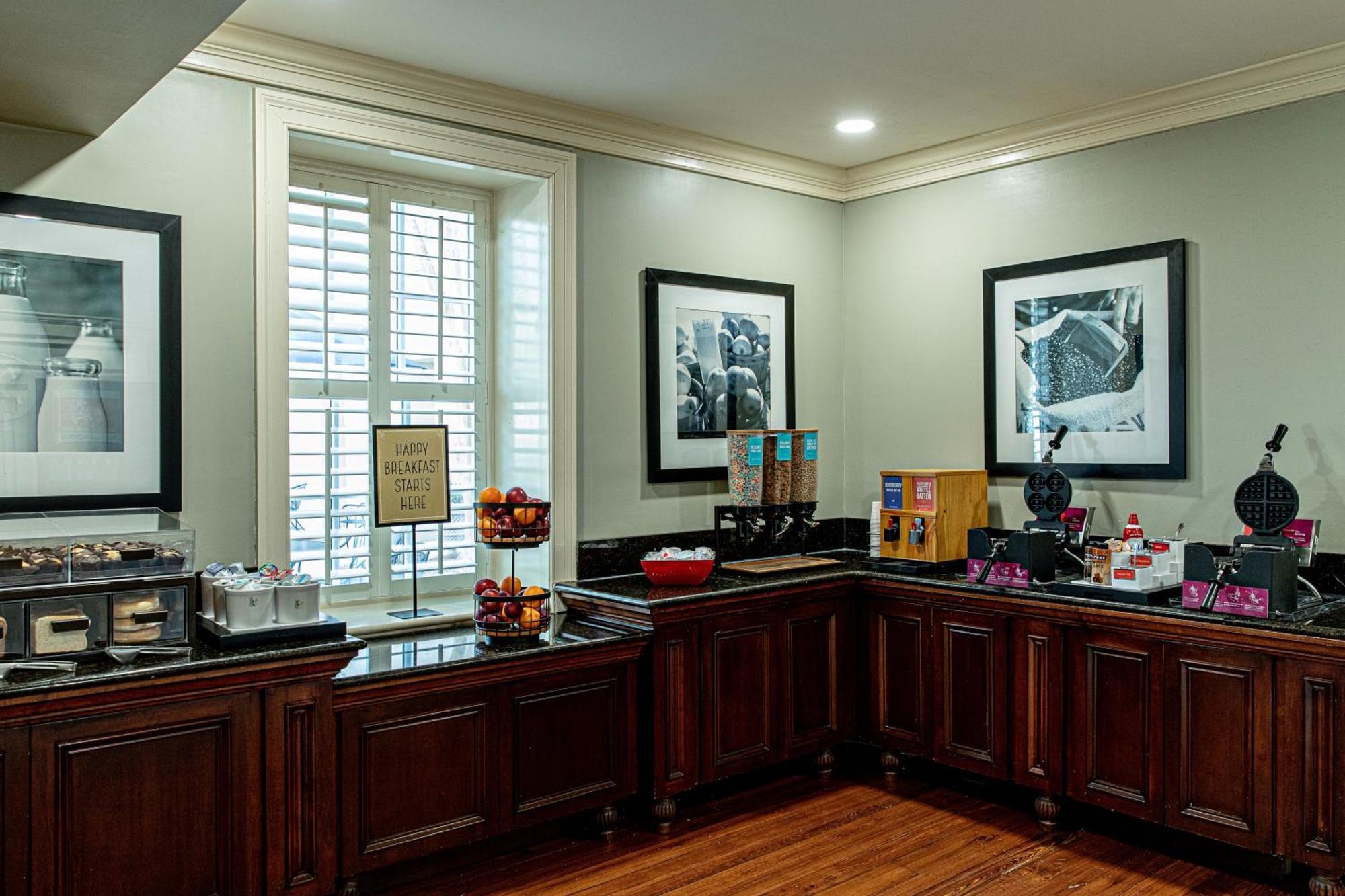 Hampton Inn Charleston-Historic District Bagian luar foto